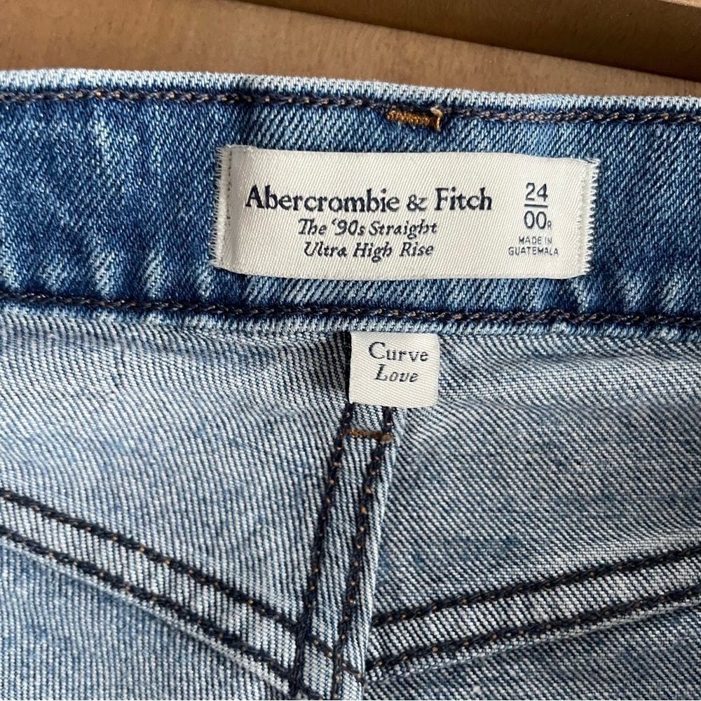 Abercrombie & Fitch Curve Love Criss Cross 90s Straight Ultra High Rise Jeans - Picture 8 of 11
